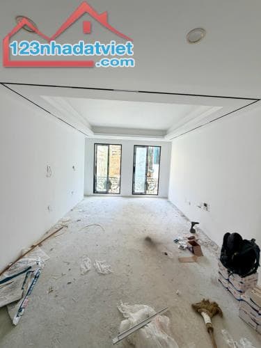 BÁN NHÀ PHÂN LÔ LÁNG HẠ - NGÕ Ô TÔ TRÁNH, HIẾM NHÀ BÁN - 40M2, 7T, MT 4M - SỔ VUÔNG KH QH 5
