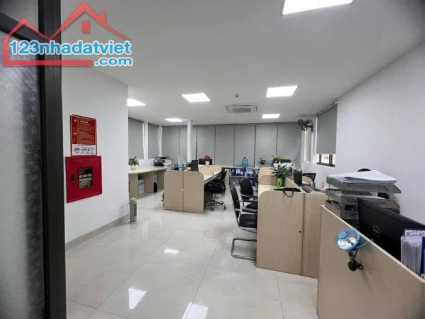 Bán nhà mặt phố Chùa Láng 100m2, 8T thang máy, MT6m kinh doanh 2 thoáng hiếm Đống Đa 4