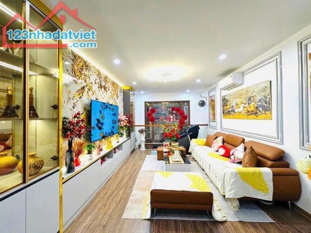 NHÀ SÁT HỒ BA MẪU-Ô ĐỒNG LẦM – NHÀ MỚI 7 TẦNG THANG MÁY – TẶNG FULL NỘI THẤT .