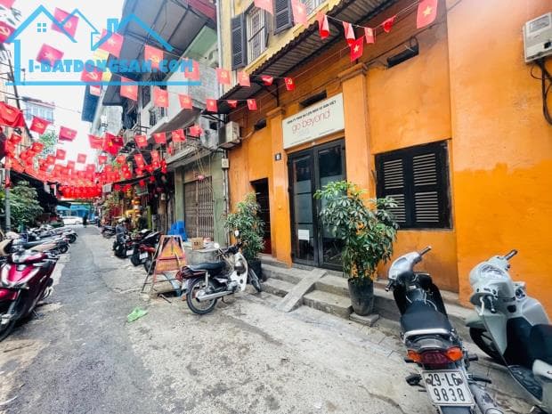 Bán căn hộ tầng 1 mặt phố Hàng Bông, Hoàn Kiếm, oto kinh doanh - Sổ đỏ riêng - Giá 5,49 Tỷ 2