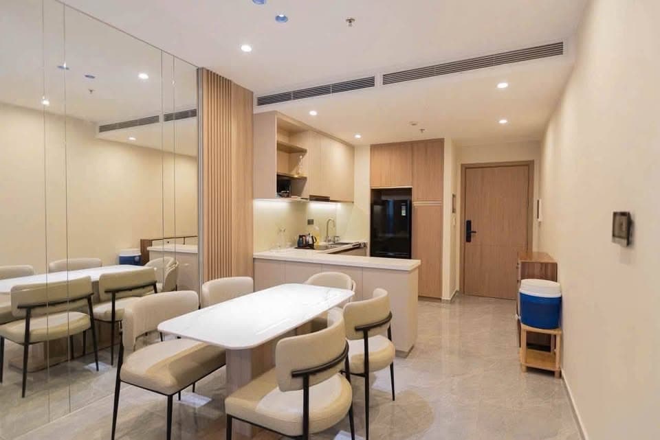 Căn góc 2 phòng ngủ, view biển trực diện, full nội thất cao cấp tại Hạ Long 2