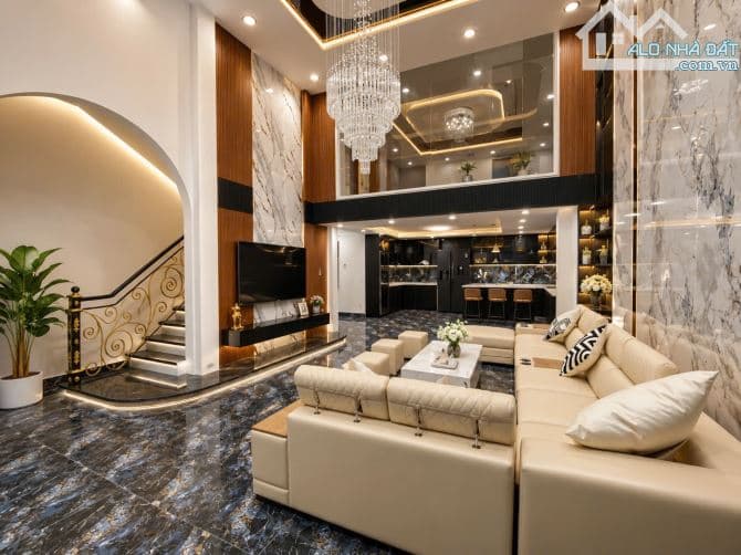 BIỆT THỰ HỒ BƠI GỐC NGÃ TƯ SÁT ÔNG ÍCH KHIÊM HẢI CHÂU 3.5 TẦNG DT 114M NGANG 8M 8TY2