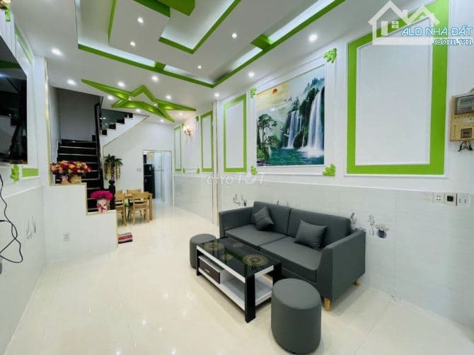 bán gấp nhà đường 19 sau lưng gigamal thủ đức giá 1550 nhà 60m2 SHR